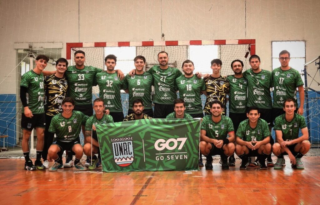 Universidad Nacional de Río Cuarto atraviesa un gran presente en el Torneo de la Federación Cordobesa de Handball. El conjunto masculino finalizó en la primera posición de su grupo luego de derrotar 29 a 28 a Filosofía de Córdoba en la última fecha de la fase regular.