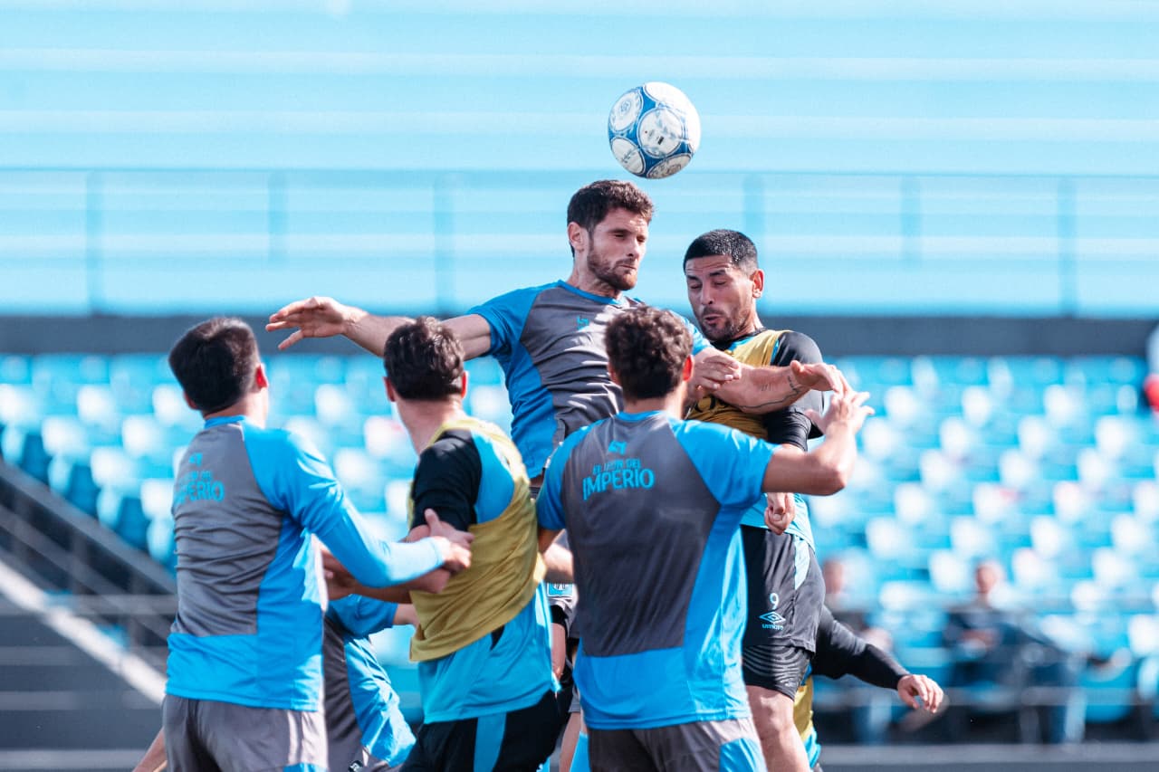 Estudiantes cerró su preparación con dos amistosos ante Belgrano y ya piensa en el debut.