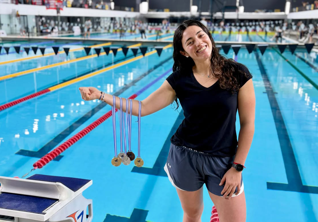 Francesca Travaglini regresó a la natación competitiva y brilló en el Argentino Máster.