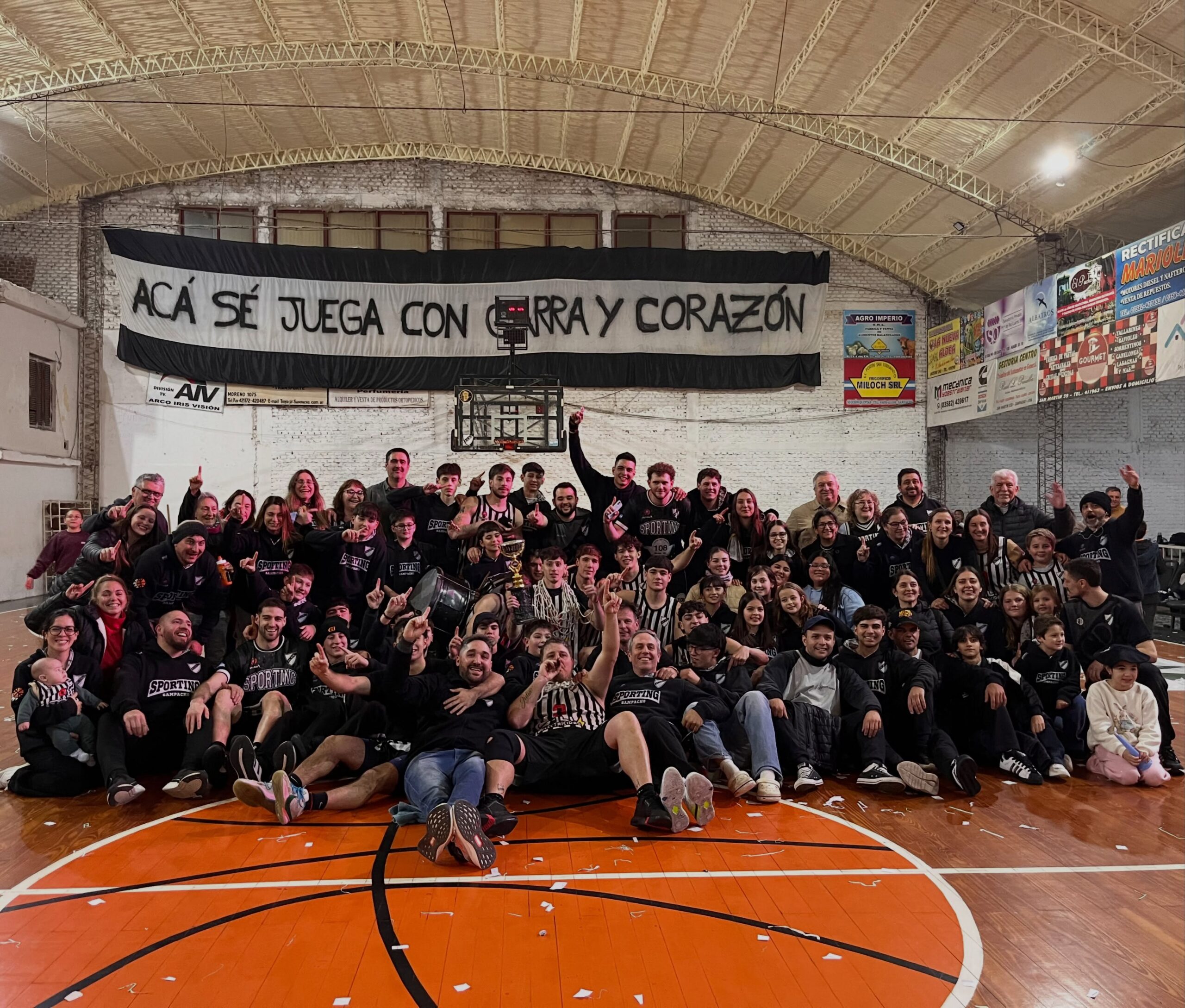 Sporting hizo historia: campeón del primer Torneo Interasociativo.