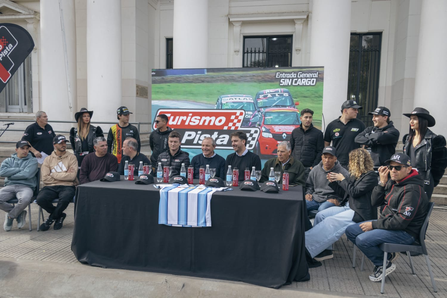 Se lanzó la sexta fecha del Turismo Pista con una caravana por el centro de la ciudad.