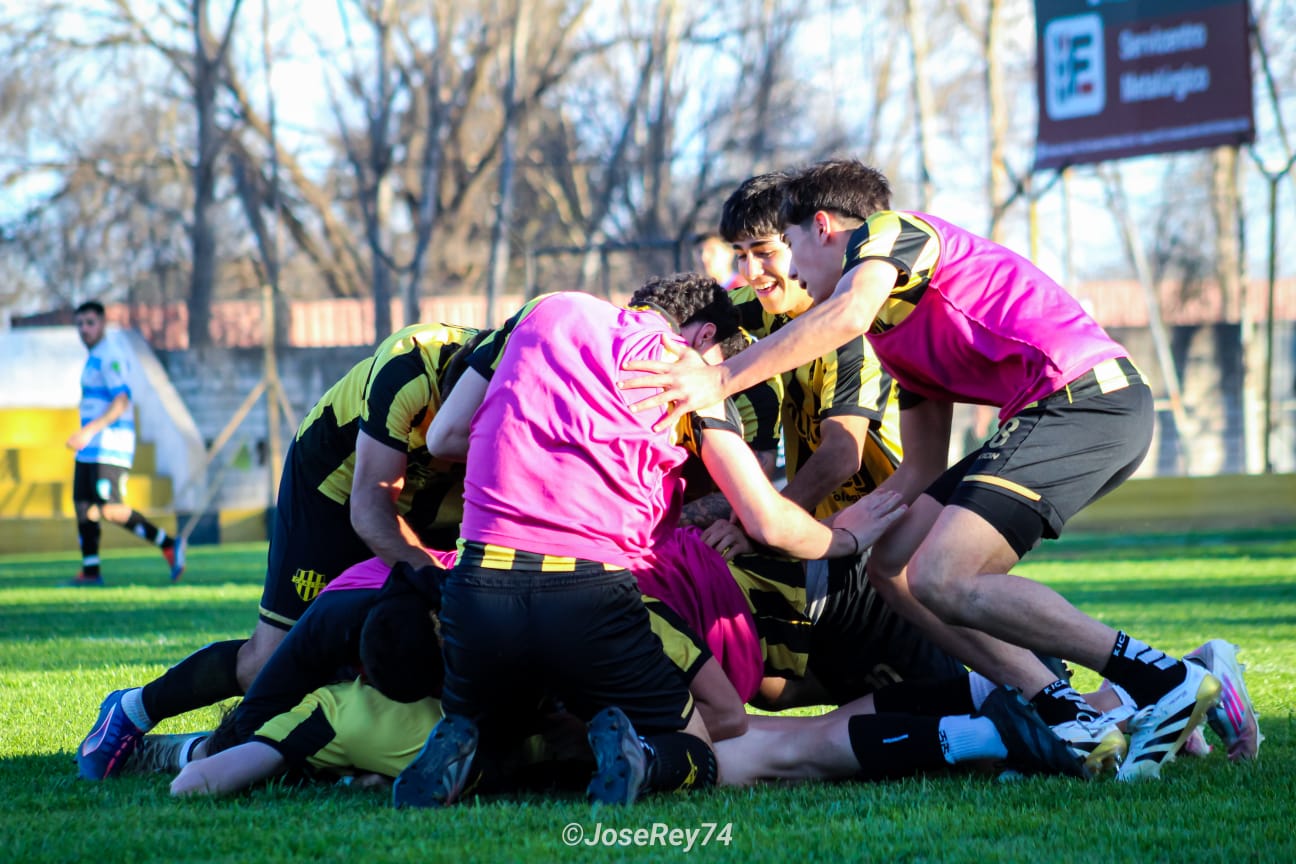 Acción Juvenil de General Deheza revirtió el marcador y terminó ganándole 2-1 a Belgrano de Coronel Moldes en una de las últimas jugadas del partidos enmarcado en la octava jornada del Torneo Apertura de Primera A de Liga Regional de Río Cuarto.
