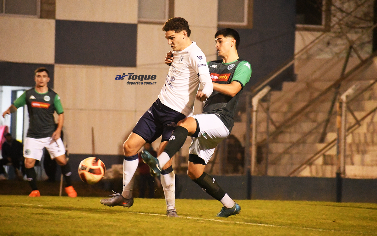 Alejo Mainero, el 9 que siempre está.