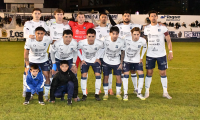 Atenas volvió a festejar y lo hizo de manera agónica. En una noche que parecía terminar en empate, el “albo” encontró en el último suspiro el gol que le permitió derrotar 2-1 a Kimberley de Mar del Plata, por la tercera fecha de la Zona B de la Fase Campeonato del Torneo Federal A.