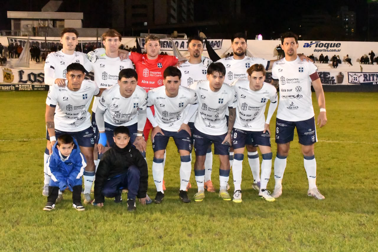 Atenas volvió a festejar y lo hizo de manera agónica. En una noche que parecía terminar en empate, el “albo” encontró en el último suspiro el gol que le permitió derrotar 2-1 a Kimberley de Mar del Plata, por la tercera fecha de la Zona B de la Fase Campeonato del Torneo Federal A.