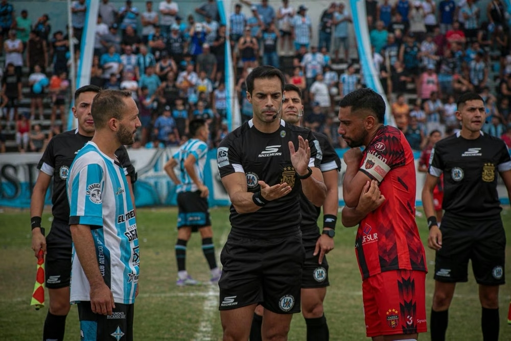 Etem dirigirá el duelo entre Atenas y San Martín de Formosa.