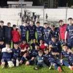 Atenas debutó con el pie derecho este jueves en la Copa Córdoba y, en su estadio, avanzó a la tercera etapa tras vencer en la definición por tiros desde el punto penal a Sarmiento de Pueblo Italiano.