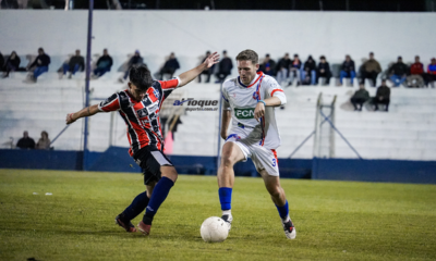 Toro goleó a Atenas y sacó ventaja en la cima del Clausura.