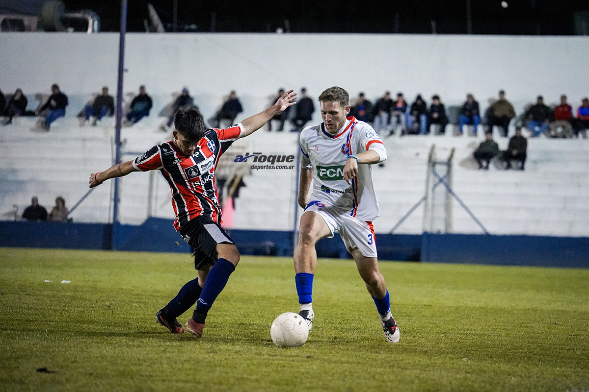 Toro goleó a Atenas y sacó ventaja en la cima del Clausura.