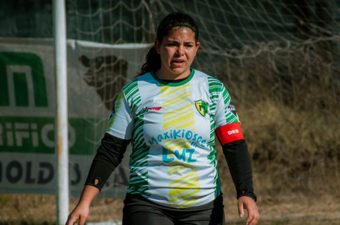 La defensora y capitana de ACEFIC de Vicuña Mackenna realizó un balance positivo de la primera temporada del club en el fútbol femenino de la Liga Regional de Río Cuarto. El equipo lidera la Copa de Plata, ya está clasificado a semifinales y este viernes se medirá con Ateneo Vecinos, su escolta, en un duelo clave para la definición de la fase clasificatoria.